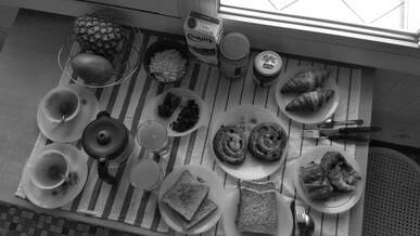 french breakfast table