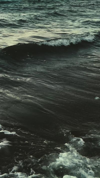 Anh Nguyen's ocean waves sunset video