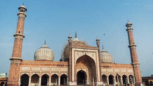 Atap Kubah Masjid Sedang Perbaikan