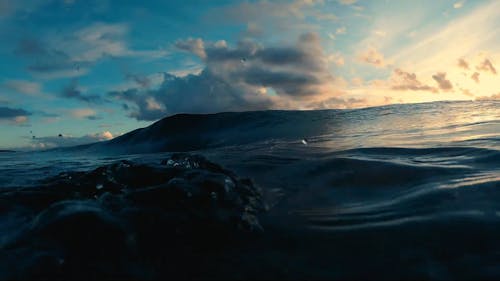 Grandes Olas En Un Océano