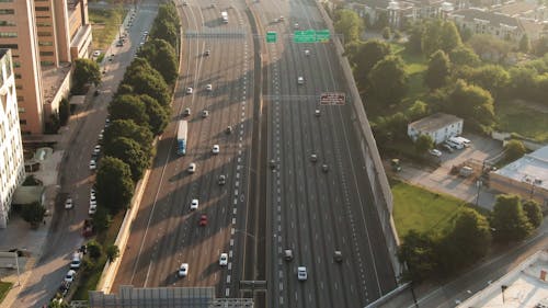 A Verhoogde Snelwegen Met Meerdere Rijstroken