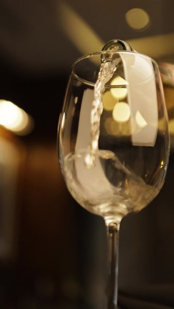 陶罐倒酒视频素材高清视频高清视频视频素材视频素材