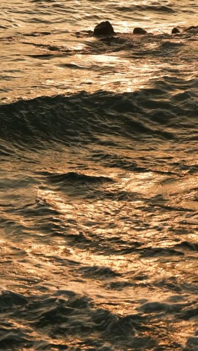 Rahime Gül's ocean waves sunset video