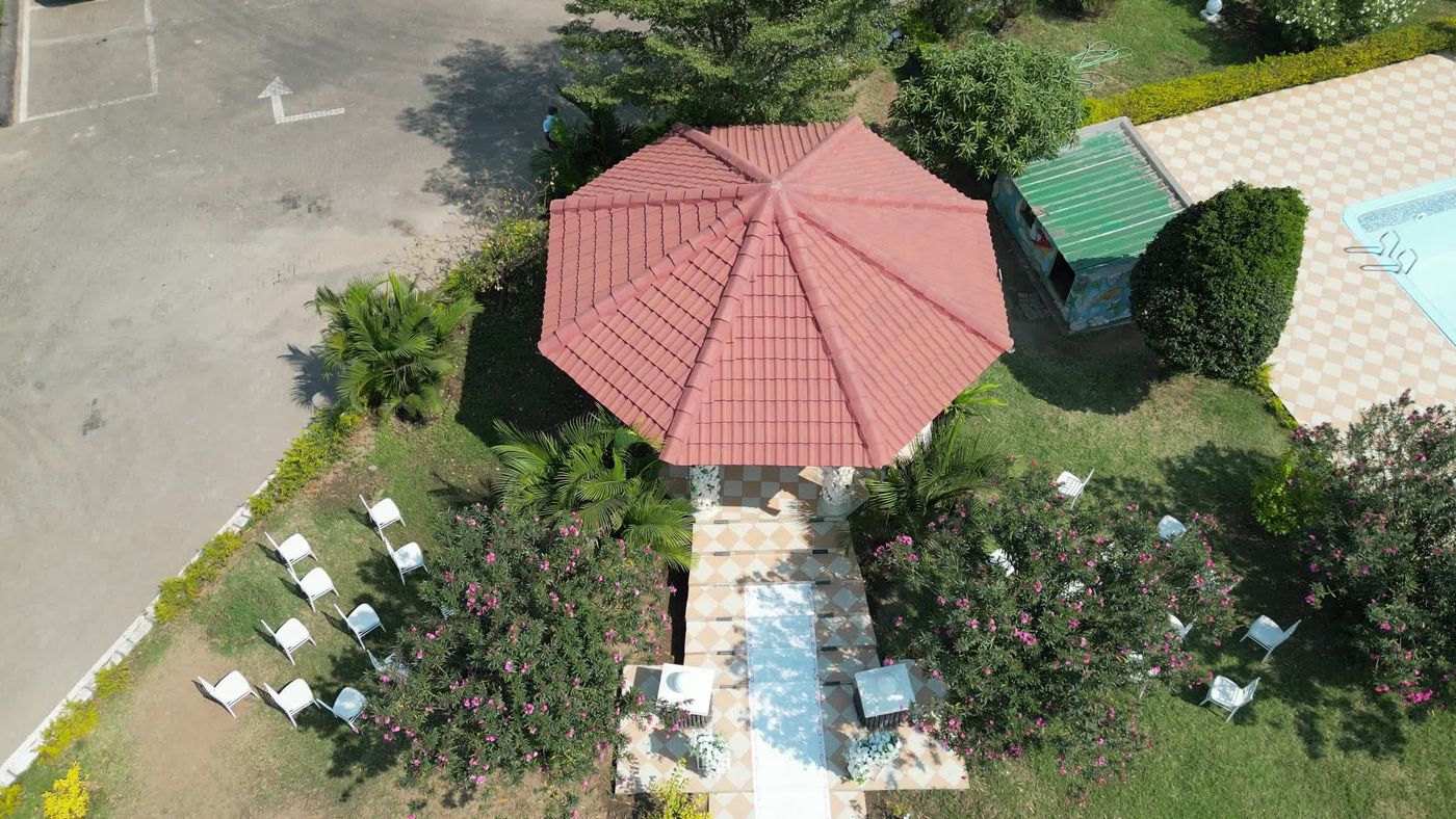 Vista del jardín y la palapa