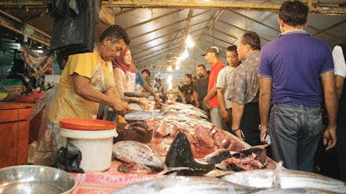 Pescado Para La Venta En Un Mercado Húmedo