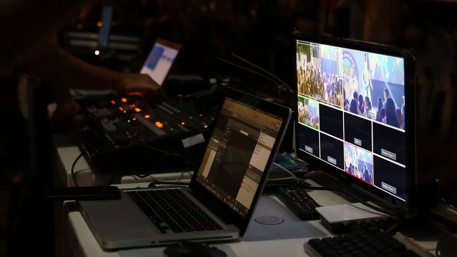 Live Screen Videos, Download The BEST Free 4k Stock Video Footage ...