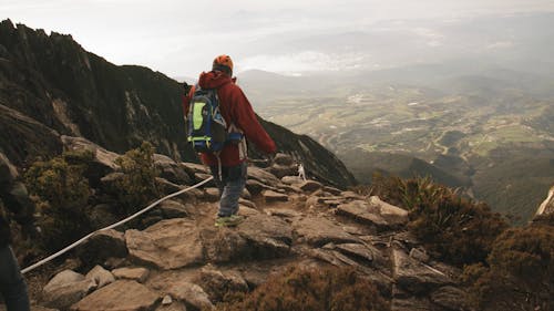 Alpinistas Em Uma Trilha De Caminhada