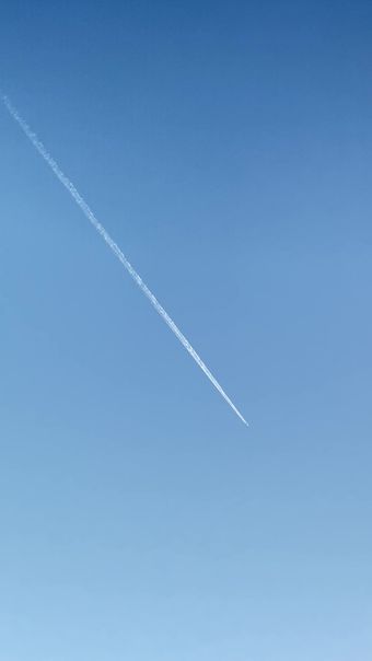一颗人造卫星划过天际视频素材视频素材