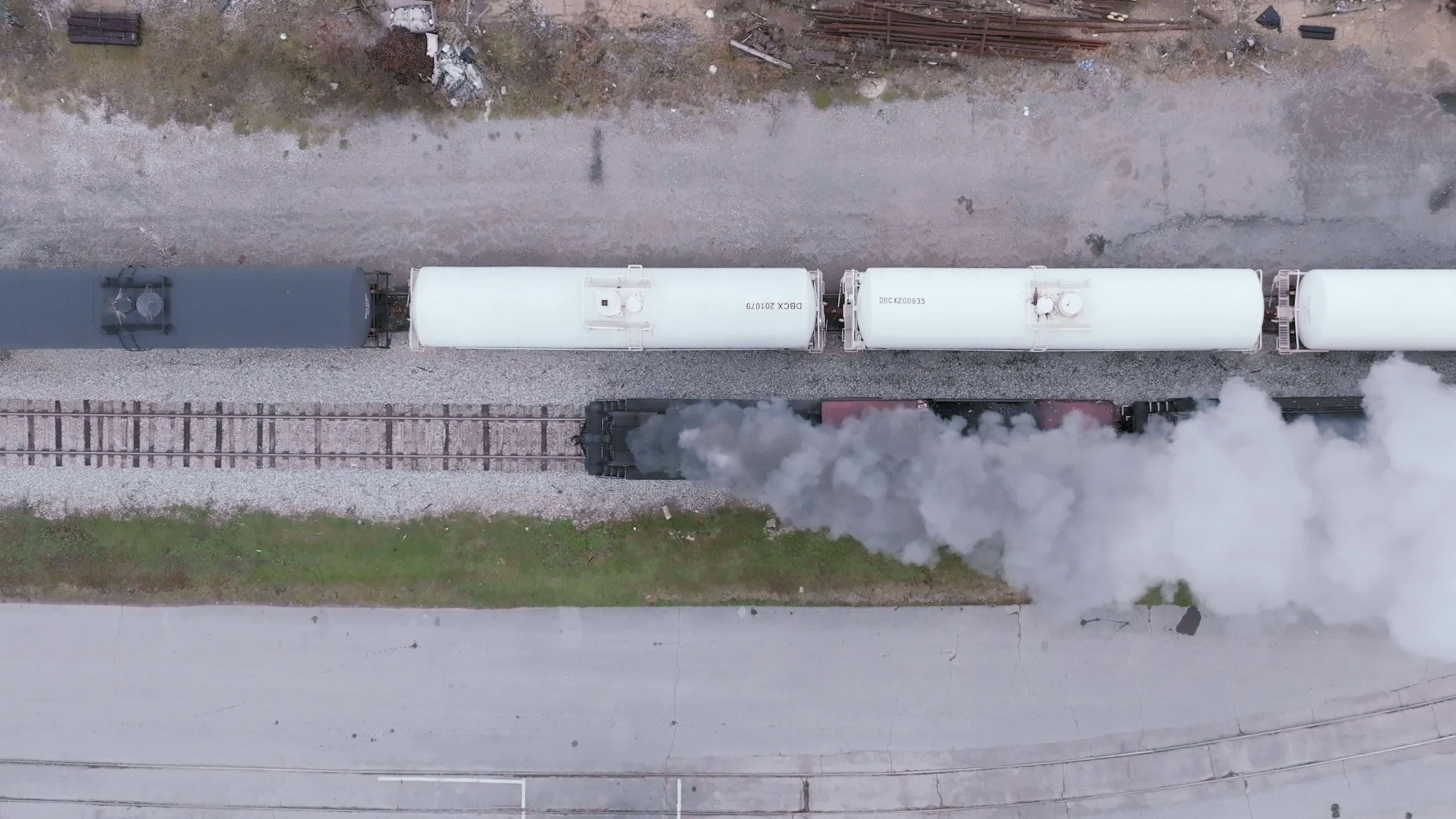 Vista Aérea De Un Tren De Vapor Sobre Vías Rurales · Vídeo de stock ...