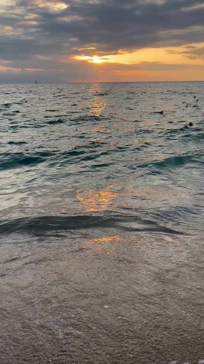 Ani Coloca's ocean waves sunset video