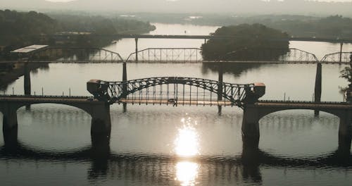 2つの橋の航空写真