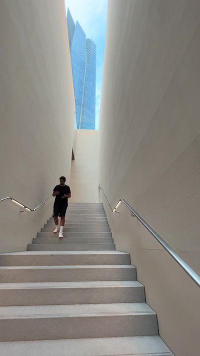 WeStarMoney Rec's architecture modern video