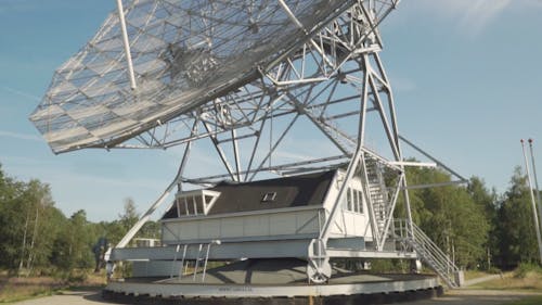 Un Radiotelescopio En Un Centro De Investigación Astronomía