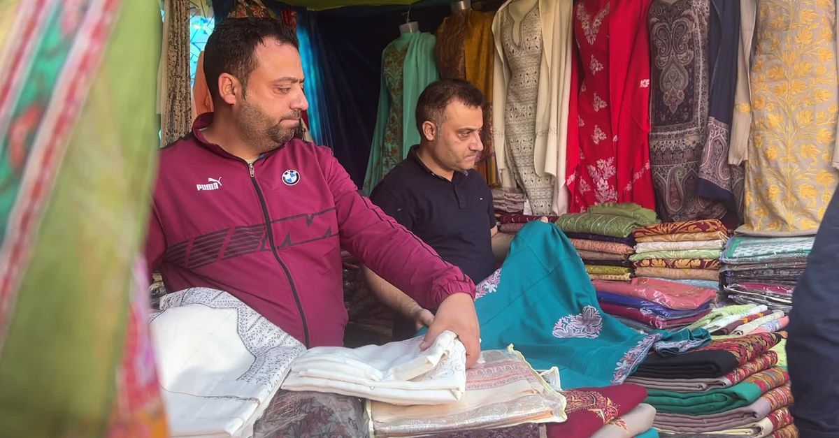 Textiles Trade Image Colorful Fabric Market with Vendors Organizing Textiles Free Stock ...