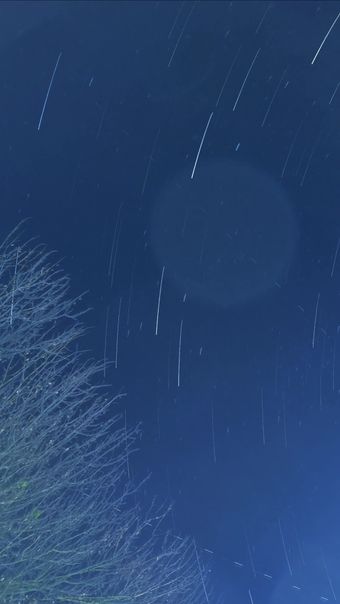 夜空星轨延时，一颗“卫星”划过天际视频素材