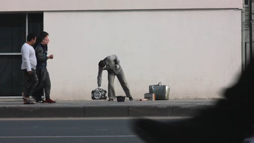 Een Straatartiest Dansen Op De Stoep