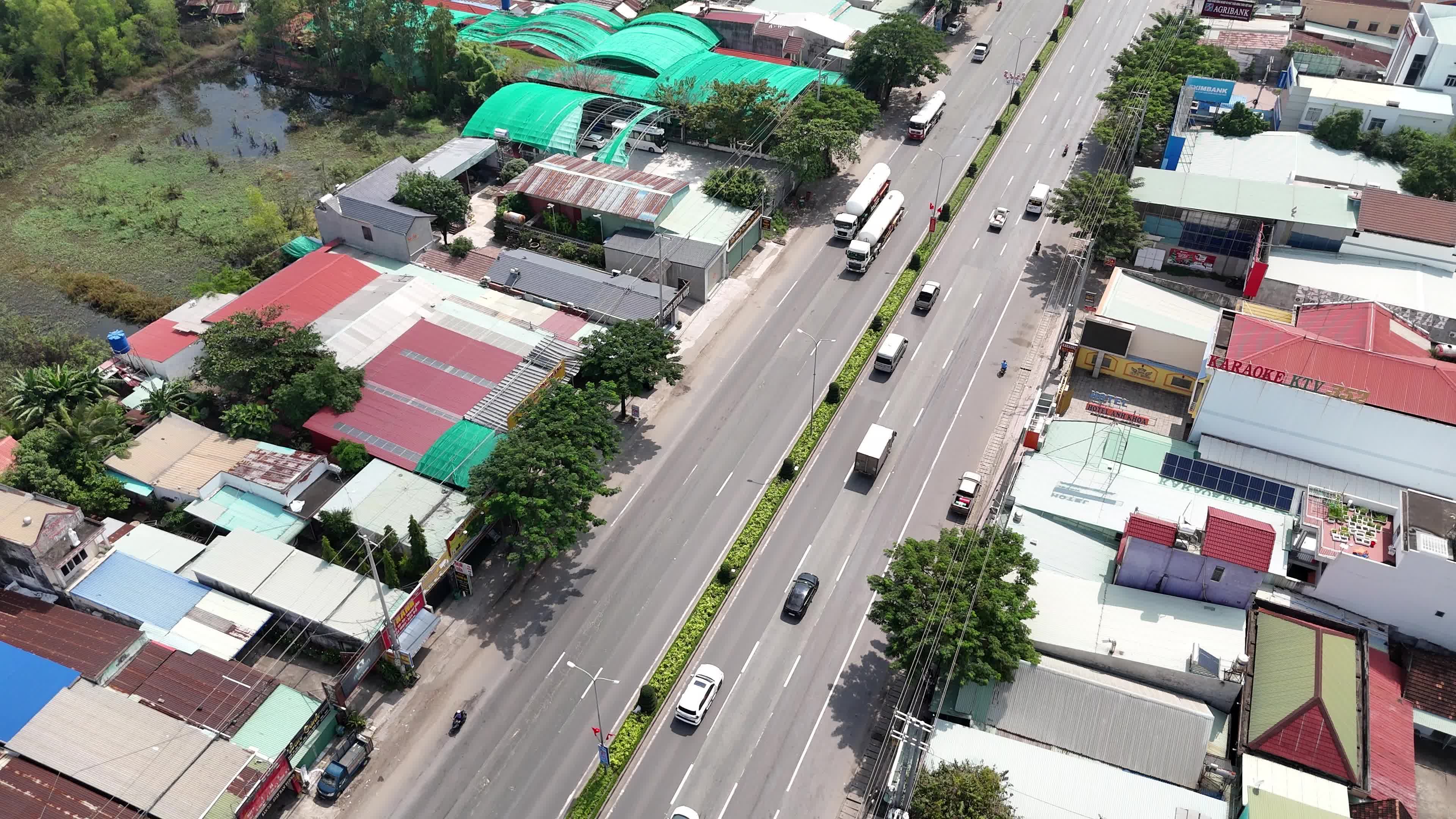 Pemandangan Udara Jalan Raya Yang Ramai Di Kawasan Perkotaan · Video ...