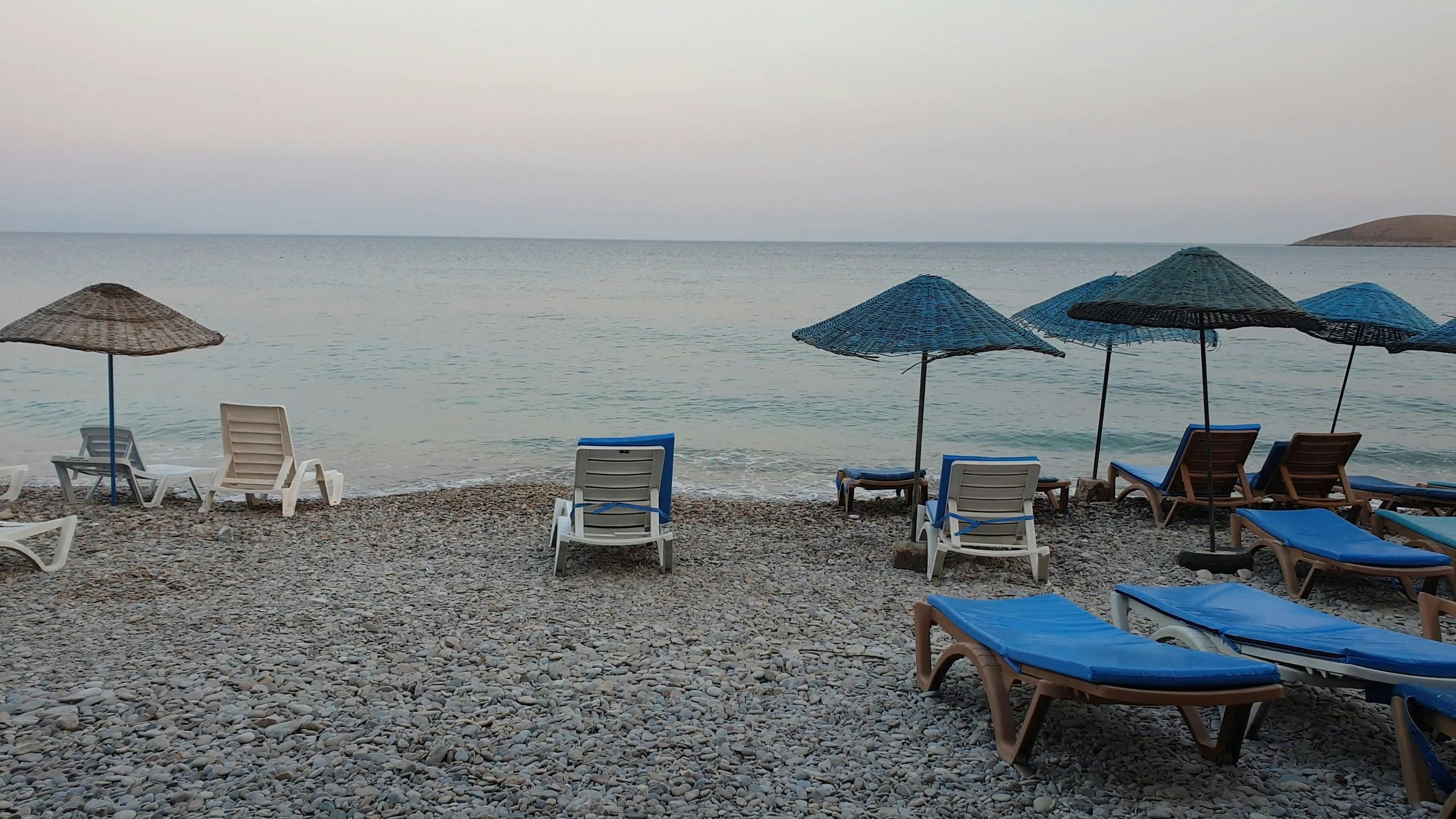 Ucretsiz Cakil Taslari Cakil Tasli Plaj Cakillar Stok Videosu