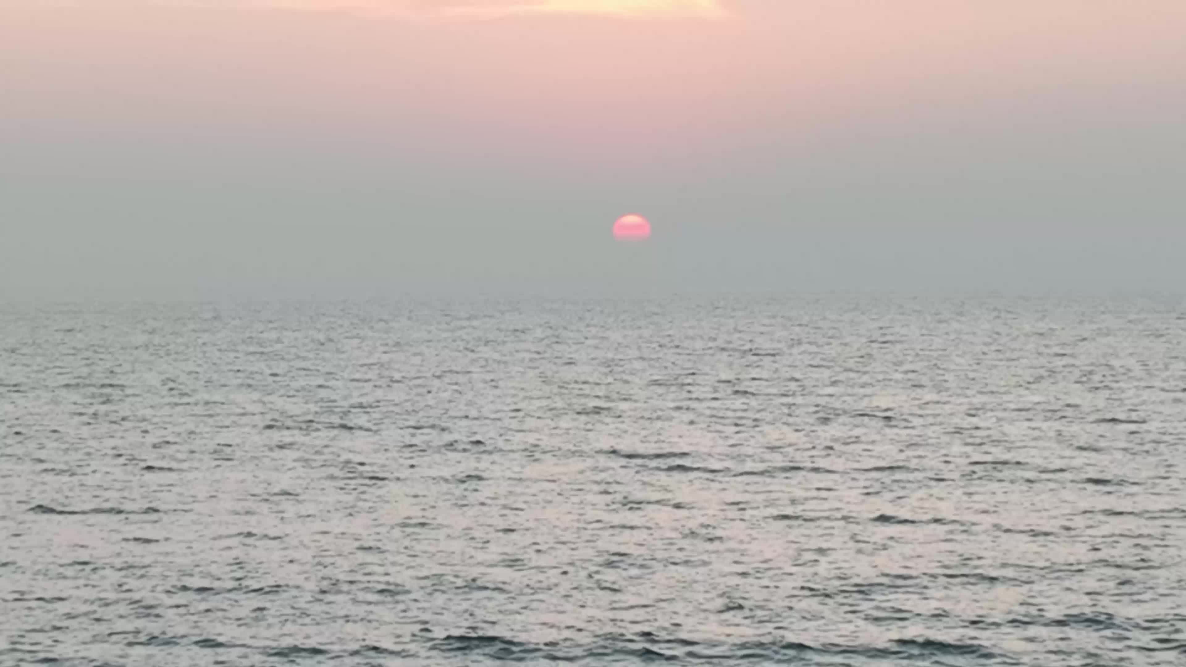 mesmerizing ocean sunset at dusk 30347023