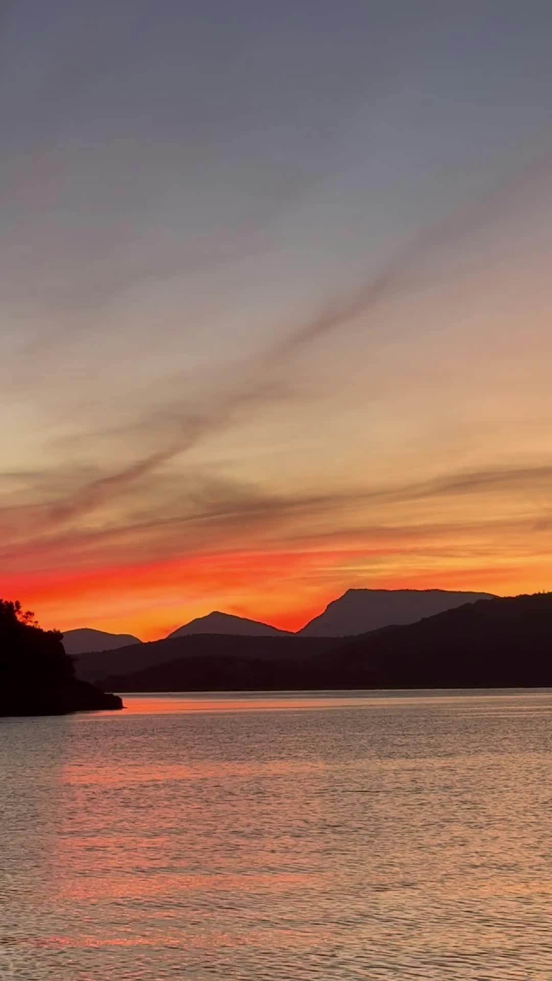 漂亮美女 白色裙子 唯美好看背部 侧脸 4k美女手机壁纸