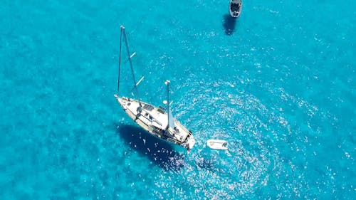 Sailing in the Middle of the Ocean