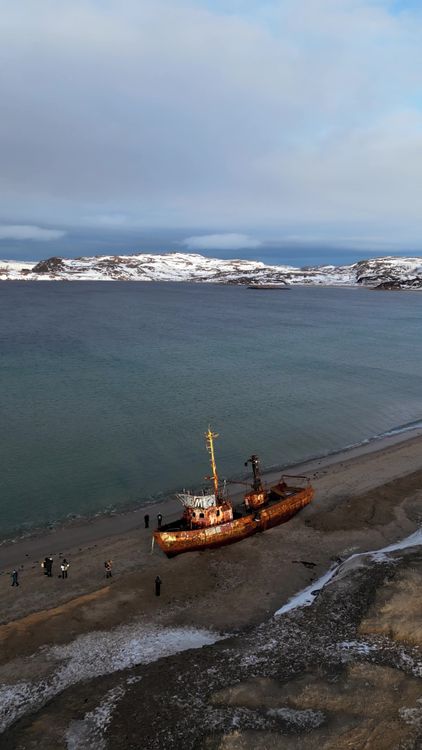 Naufragio Abandonado En La Playa Snowy · Vídeo de stock gratuito