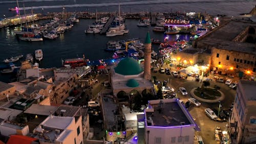 Un Marché Nocturne Animé à Sea Bay