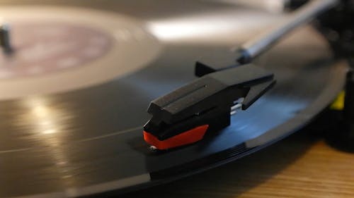 Een Draaiende Draaitafel Die Een Vinylplaat Afspeelt