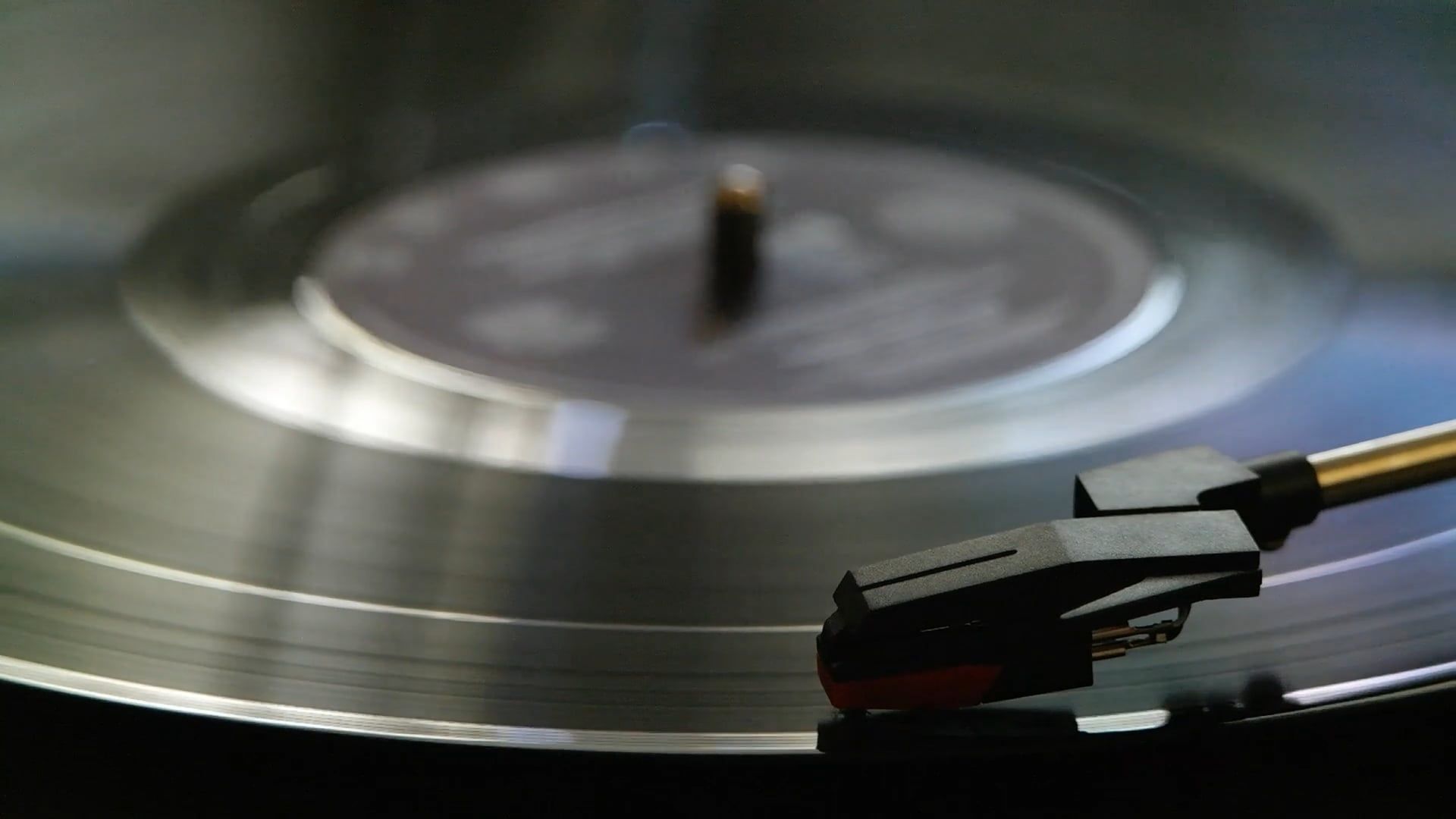 Lecture D'un Vieux Disque Vinyle En Le Faisant Tourner Sur Une Machine ...
