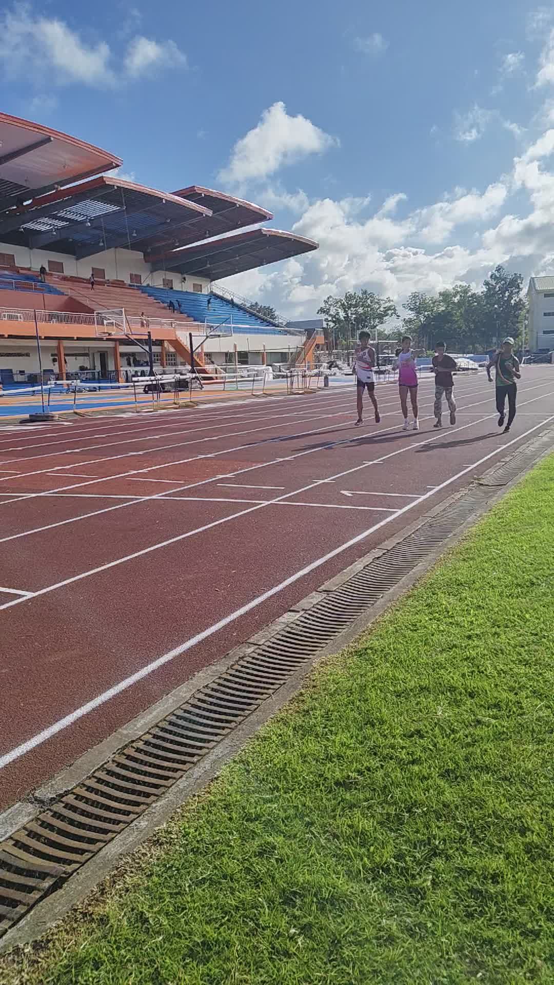 energetic footrace on sunny track day 31229032