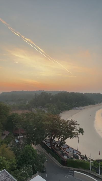 Roong Thongwichien's nature timelapse video