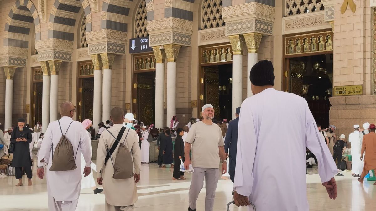 Busy Day at the Prophet's Mosque in Medina Free Stock Video Footage ...