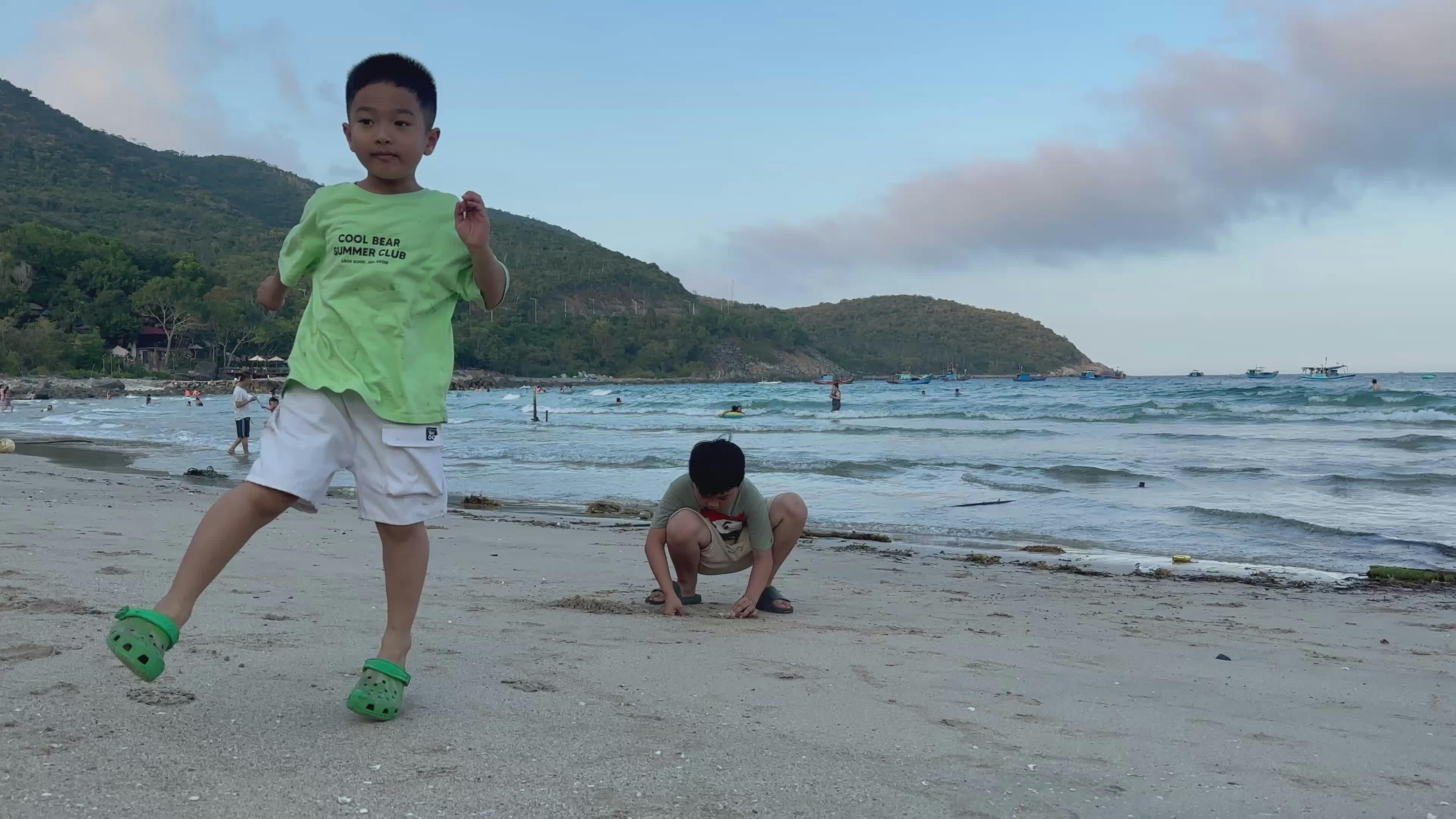 Boys+Peeing+In+Urinal Videos, Download The BEST Free 4k Stock Video Footage & Boys+Peeing+In