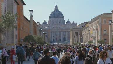 st peter s basilica and crowd in vatican city