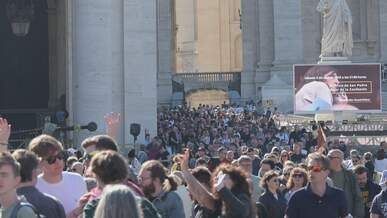 crowd of pilgrims at vatican city entrance