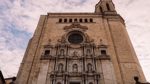 Vista Da Fachada De Uma Velha Igreja