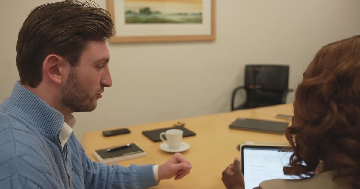 professional business meeting in modern office 31867956