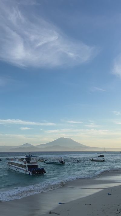 Agung Pandit Wiguna's ocean waves sunset video