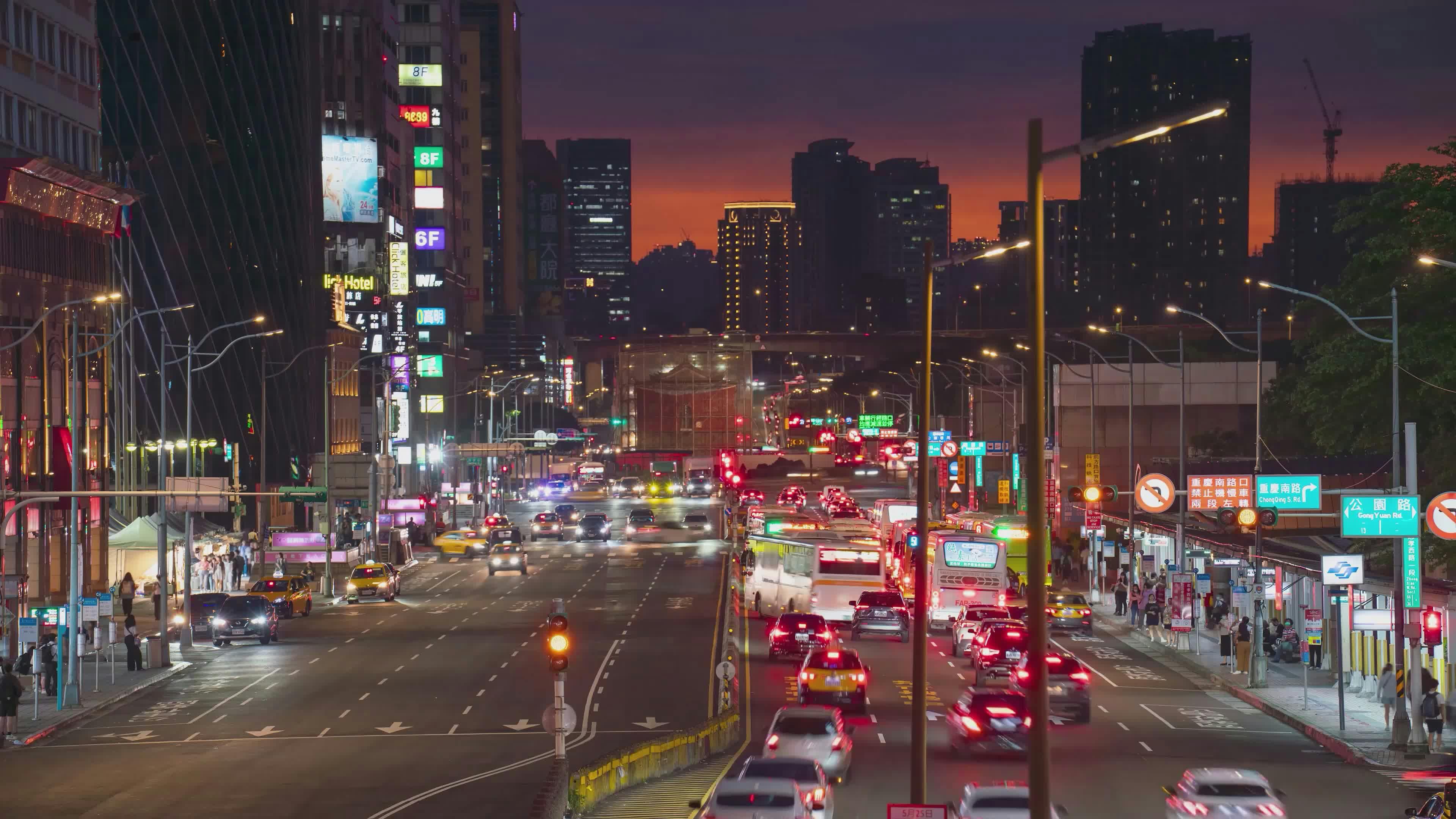 timelapse of taipei night traffic with city lights 32068931