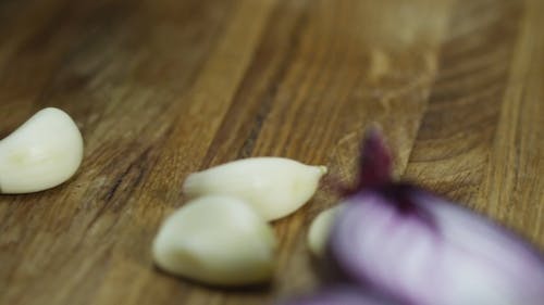 Chopping Garlic Cloves To Bits Size