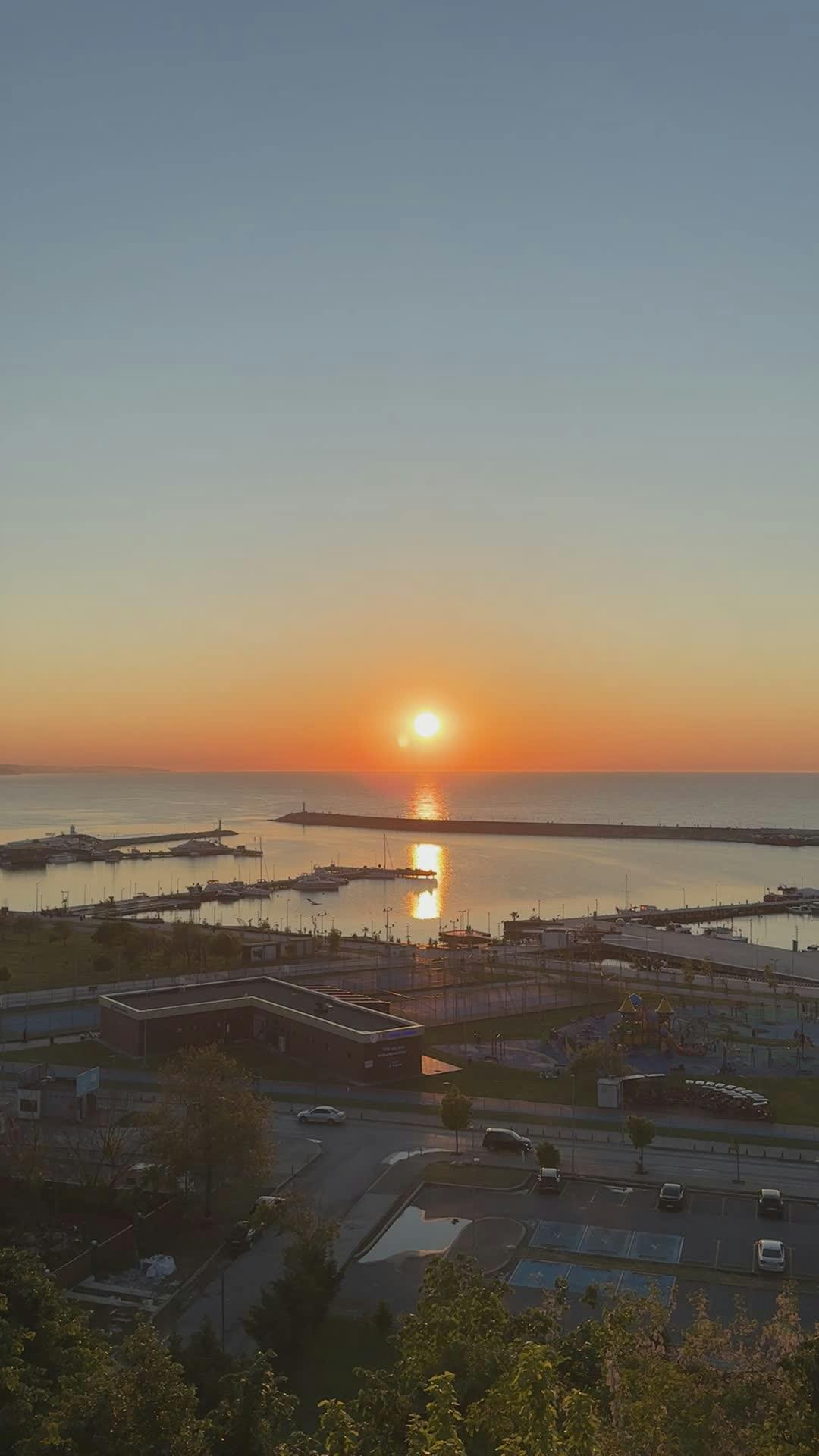 stunning sunset over serene coastal landscape 32173341