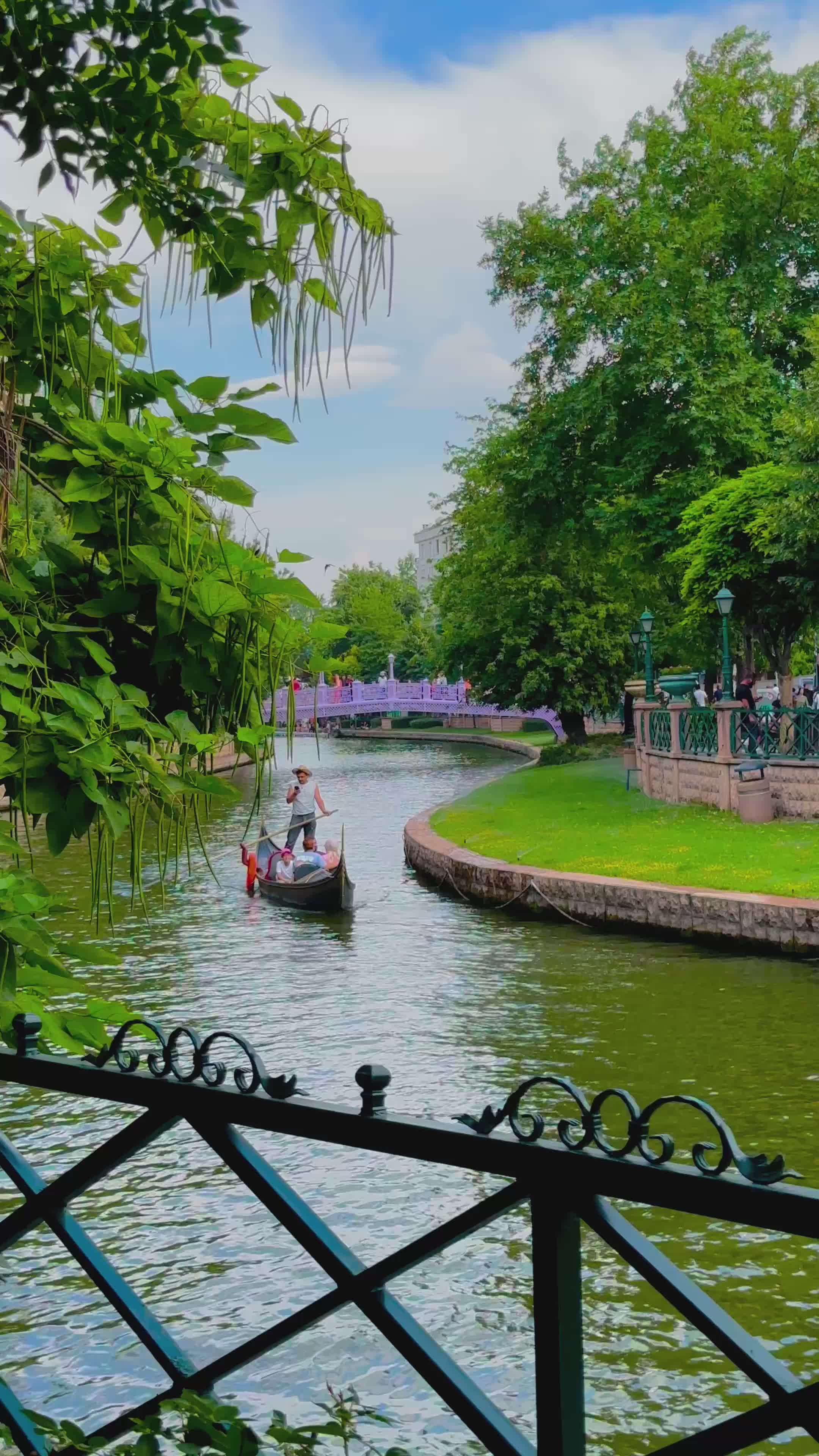 saving for later
📍 Amsterdam
🎥 Aybüş 📸 · Pexels
#travel #europe #eurotrip #wanderlust #vacation