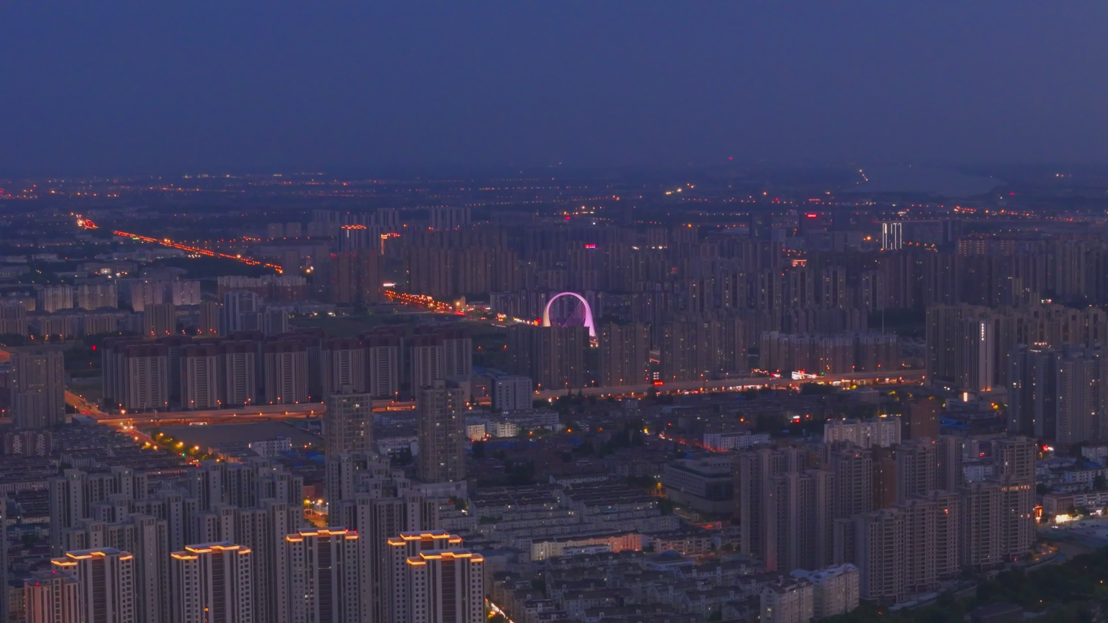 有关city skyline, 俯瞰城市景观, 在晚上的天际线, 城市光芒, 城市全景, 城市塔, 城市塔楼, 城市夜晚, 城市夜景, 城市 ...