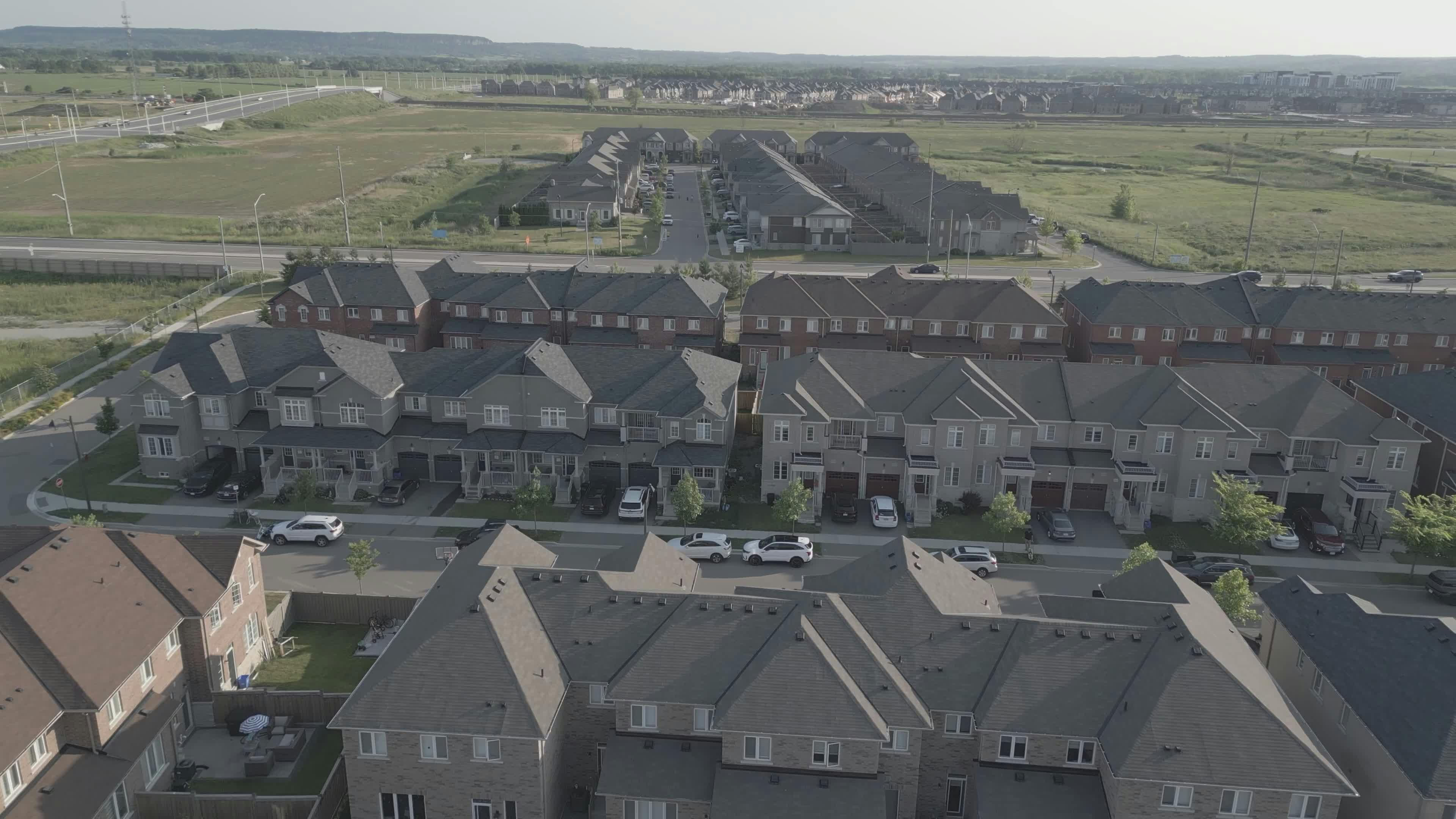 aerial view of suburban residential neighborhood 32608093