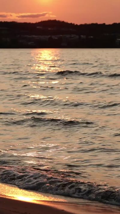 Efrem  Efre's ocean waves sunset video
