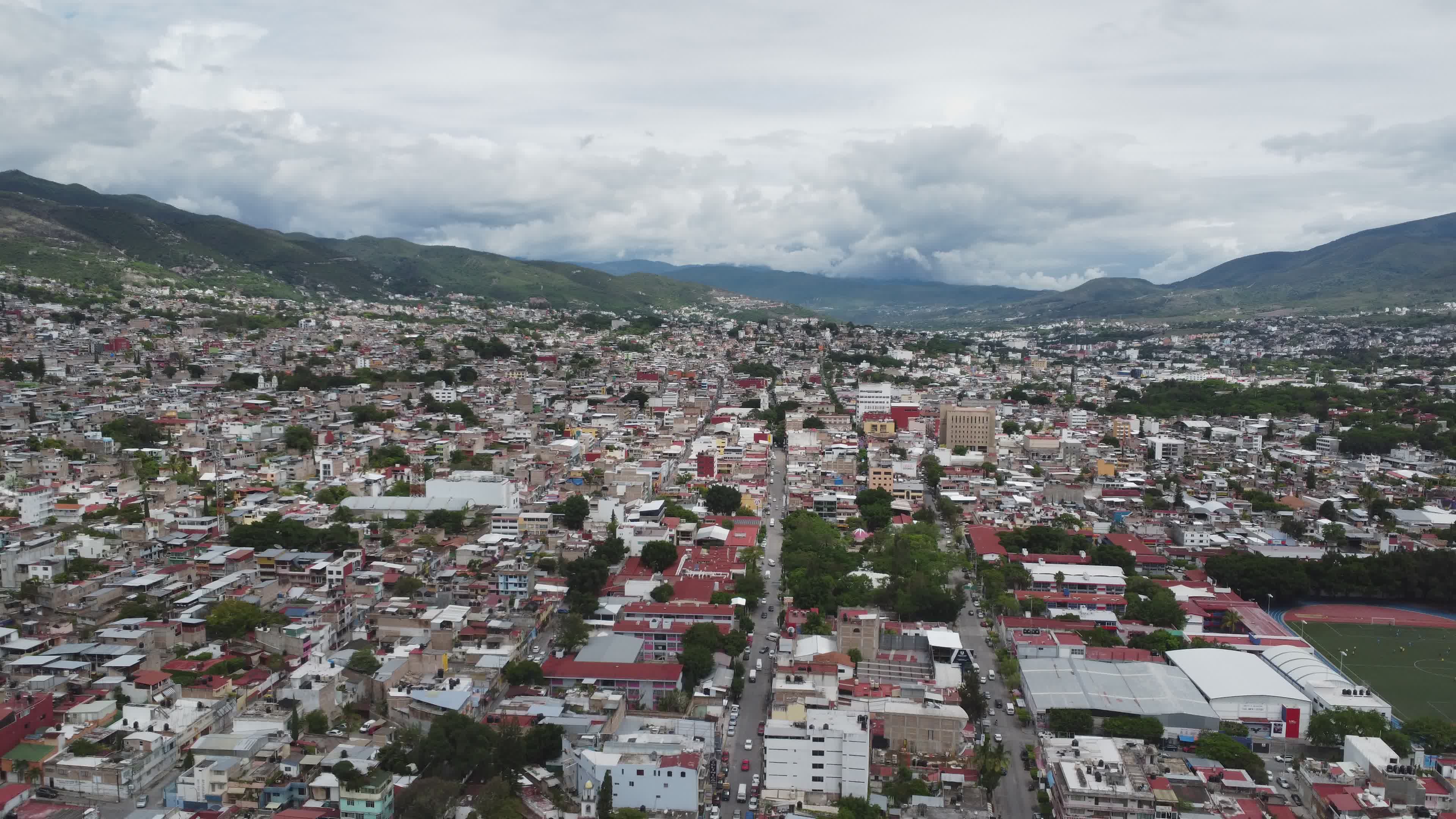 Vista Aérea Del Paisaje Urbano De Chilpancingo · Vídeo de stock gratuito