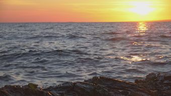 4K海浪落日高清视频视频素材