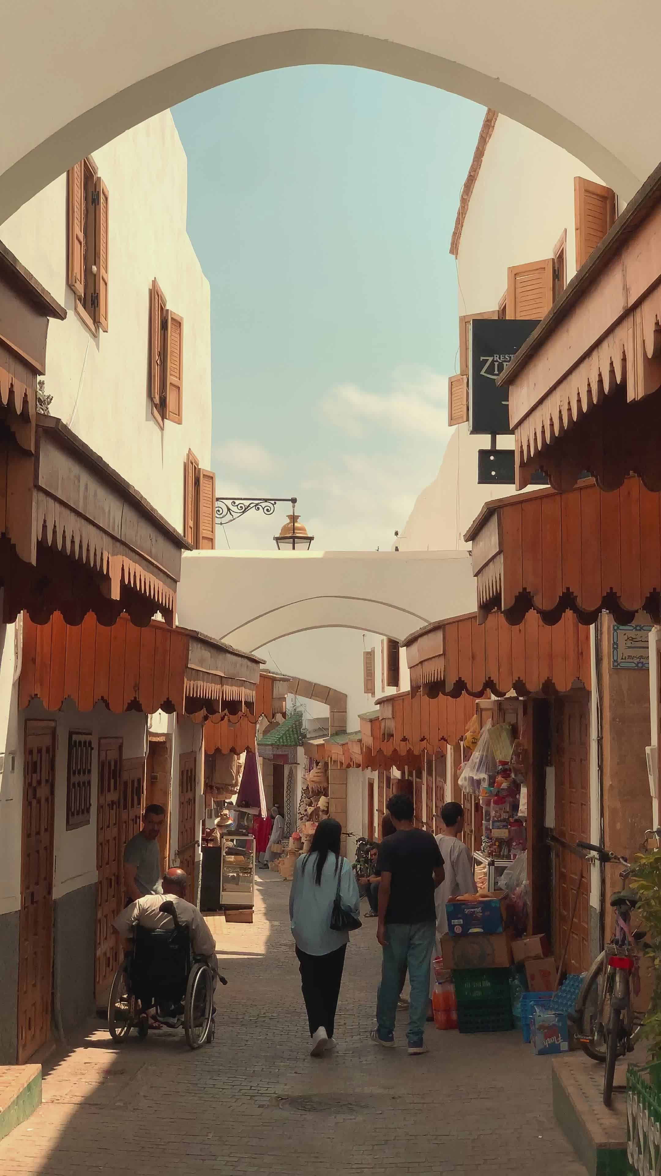 Charmante Rue Marocaine à L'architecture Traditionnelle · Vidéo gratuite