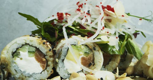 Une Portion Fusion De Rouleau De Riz à Sushi