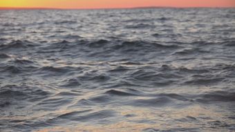4K海浪落日高清视频视频素材